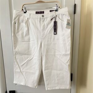 NWT Gloria Vanderbilt “Amanda” Dazzle Capri jeans in white size 20W